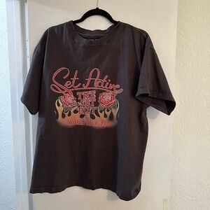 Set Active graphic tee shirt.